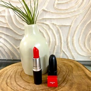 M A C  Lipstick